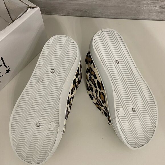 NEW Girls Leopard Slip On Sneakers YOUTH - Picture 5 of 6